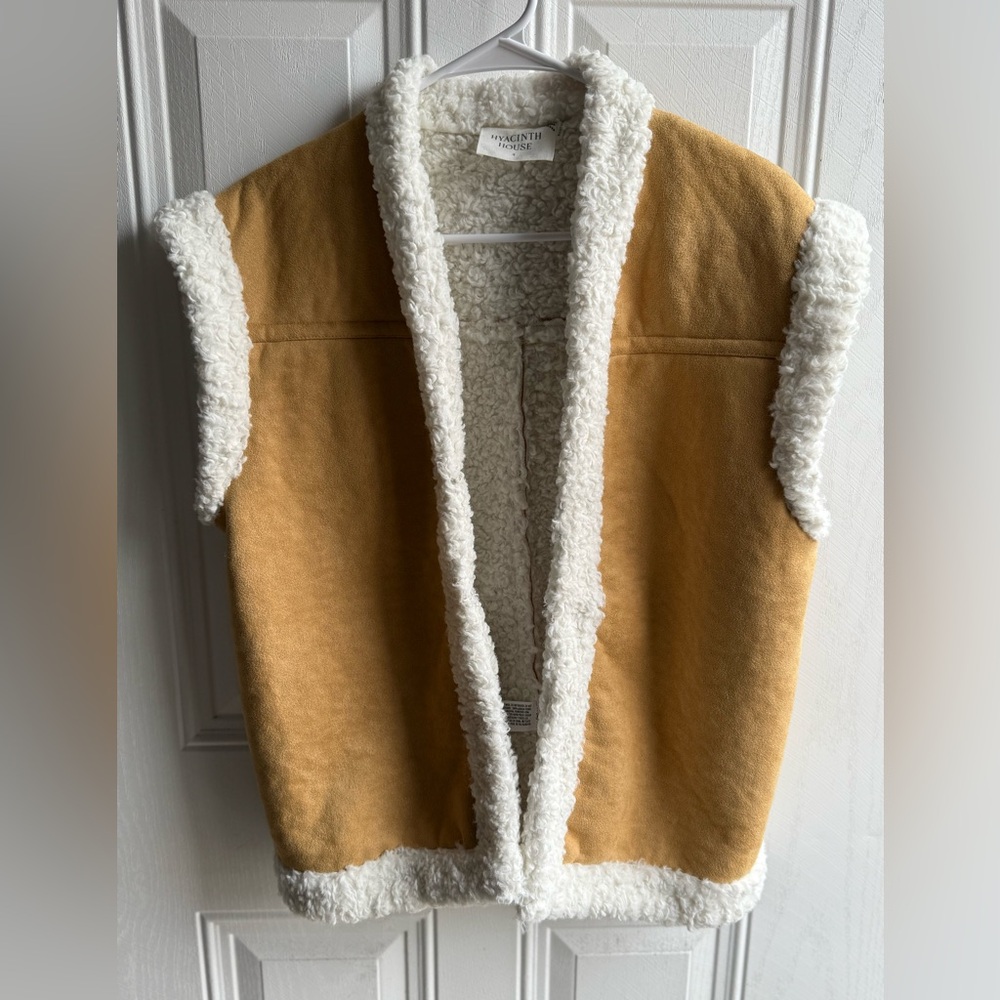 Tan and White Shearling Vest - Picture 6 of 9